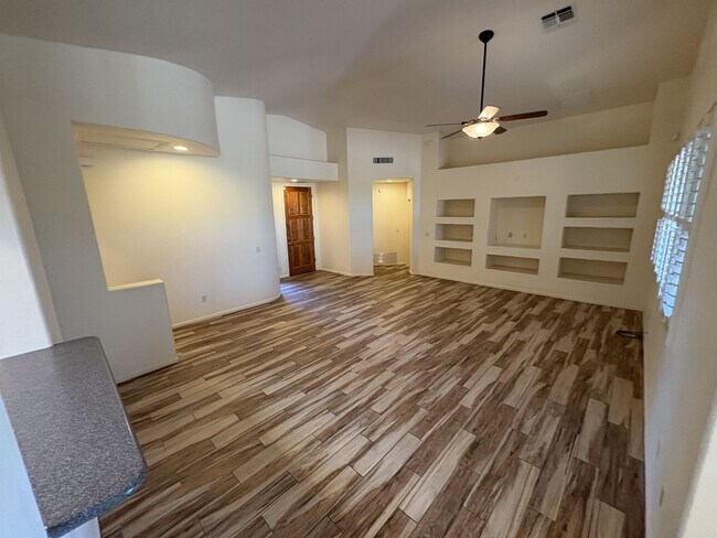 Building Photo - Loma Alta Estates Vail School District