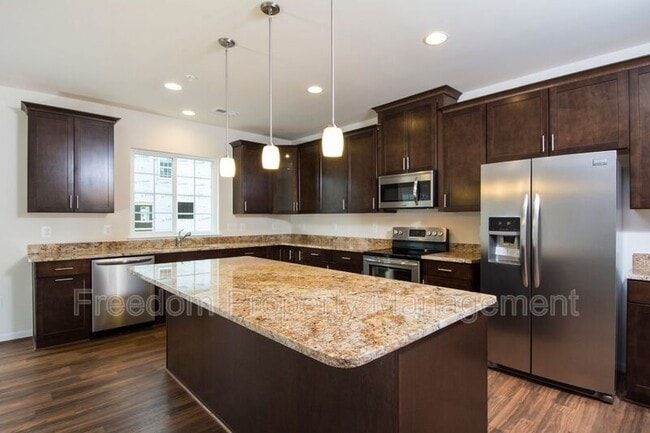 Building Photo - 14894 Mason Creek Cir