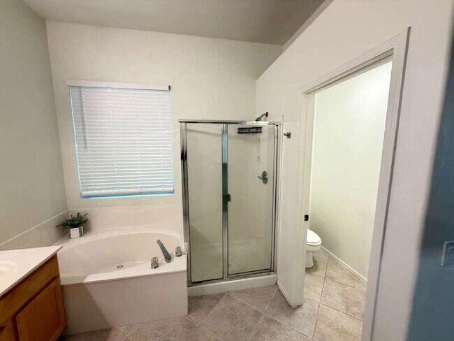 Building Photo - 885 W Aloe Pl