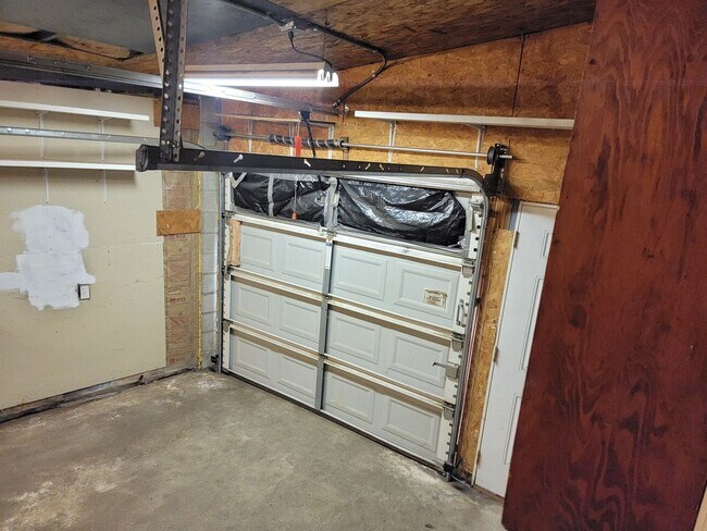 Building Photo - Beautiful 3-Bedroom Home - EV Charger - Pet Friendly