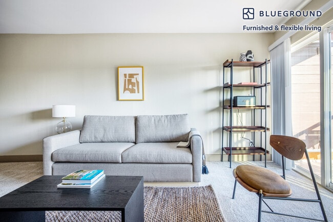 Building Photo - 13955 Tahiti Way