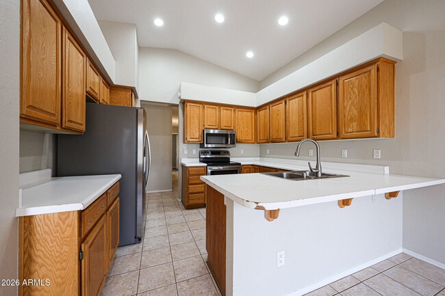 Building Photo - 6320 W Paradise Ln