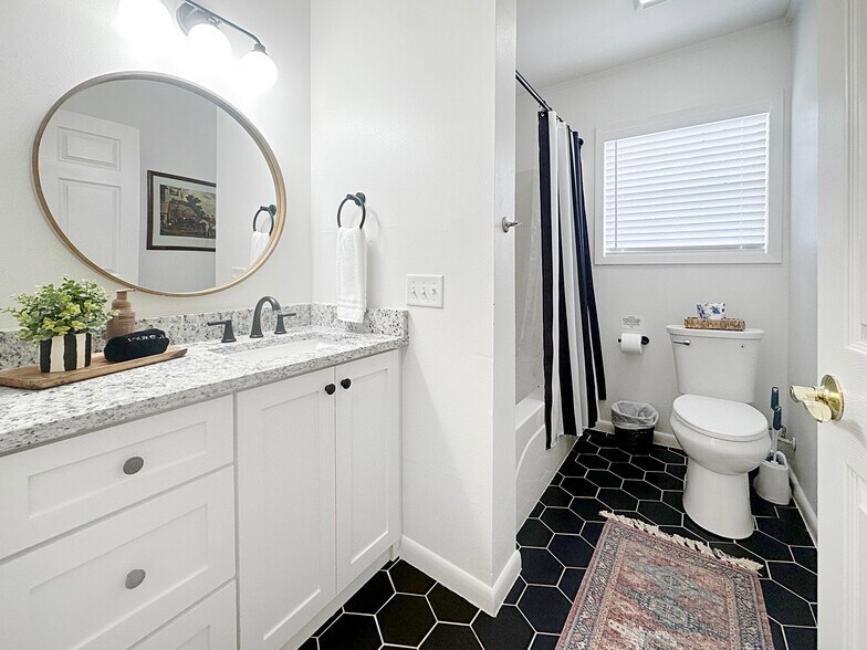 Building Photo - 402 Wallace Dean Rd