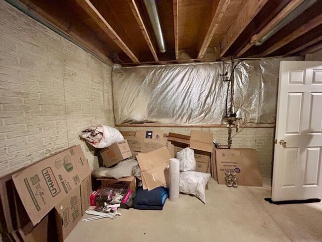 Building Photo - 5 Milestone Manor Ct