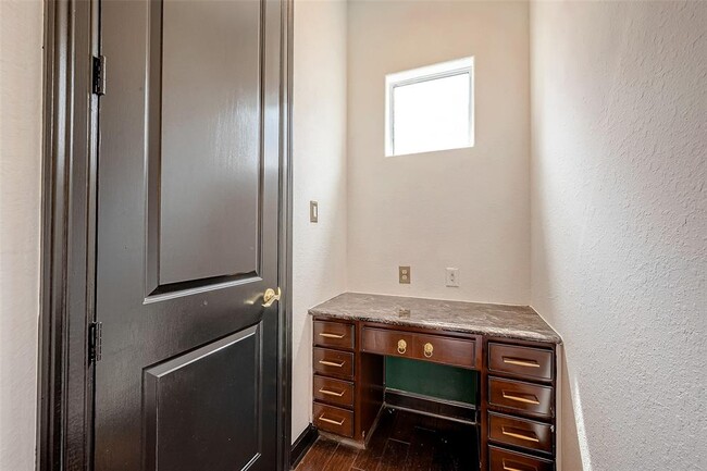 Building Photo - 1306 Paige St