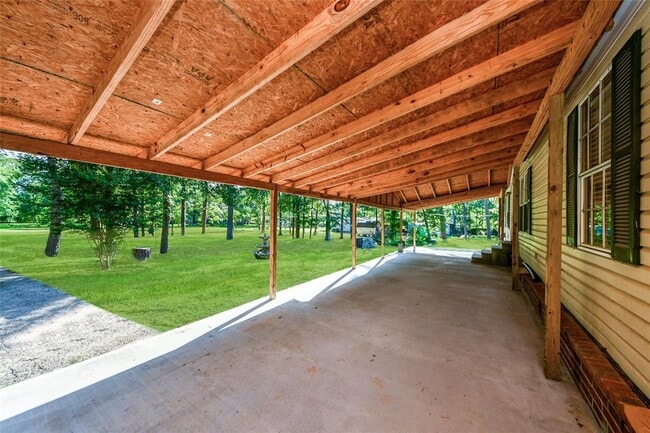 Building Photo - 18915 Sawmill Dr