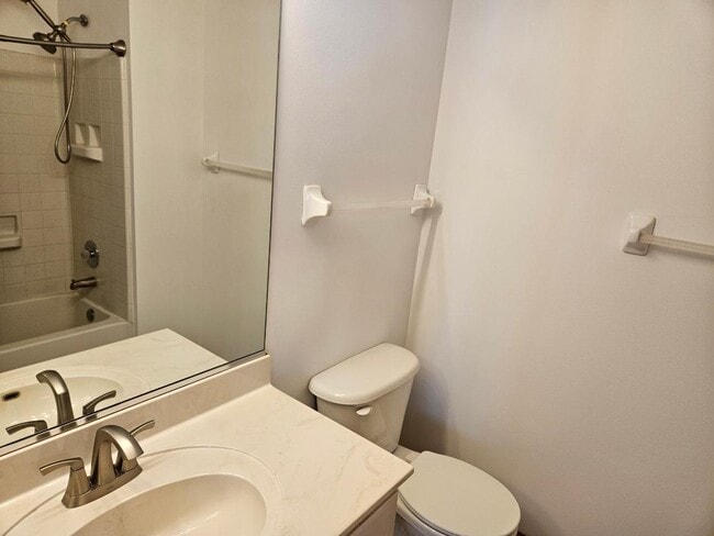 Building Photo - 10 Ronan Ct