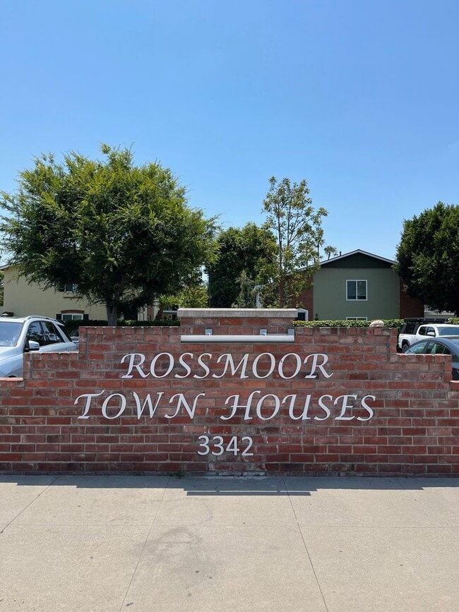 Building Photo - Welcome to the Rossmoor Town Houses, Rossm...