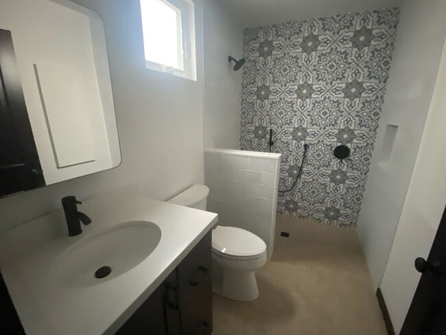 Building Photo - 525/527/527-A Park Ave.