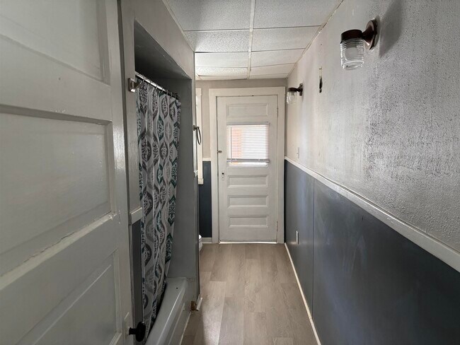 Building Photo - 42 Spruce St