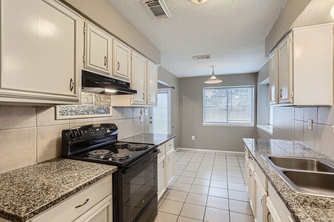 Building Photo - 5607 Circlegate Dr