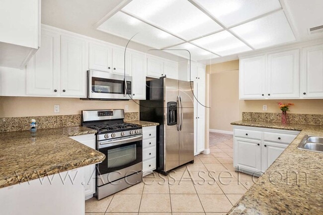 Building Photo - 32440 Beechwood Ln