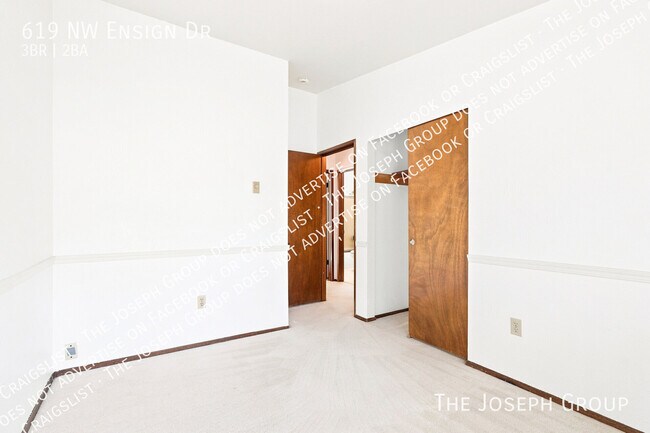 Building Photo - 619 NW Ensign Dr