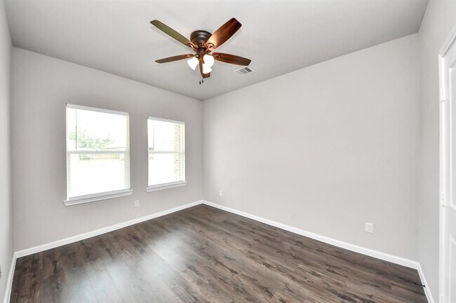 Building Photo - 314 Carlos Leal Dr