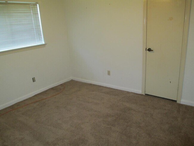 Building Photo - 16022 Sierra Vista Dr