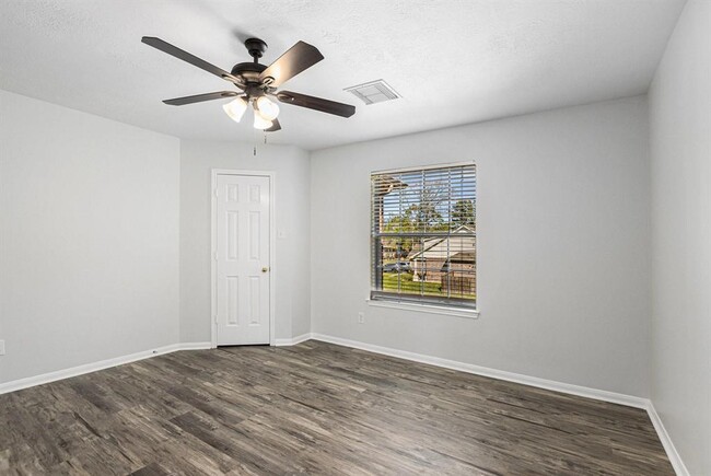 Building Photo - 907 Hinsdale