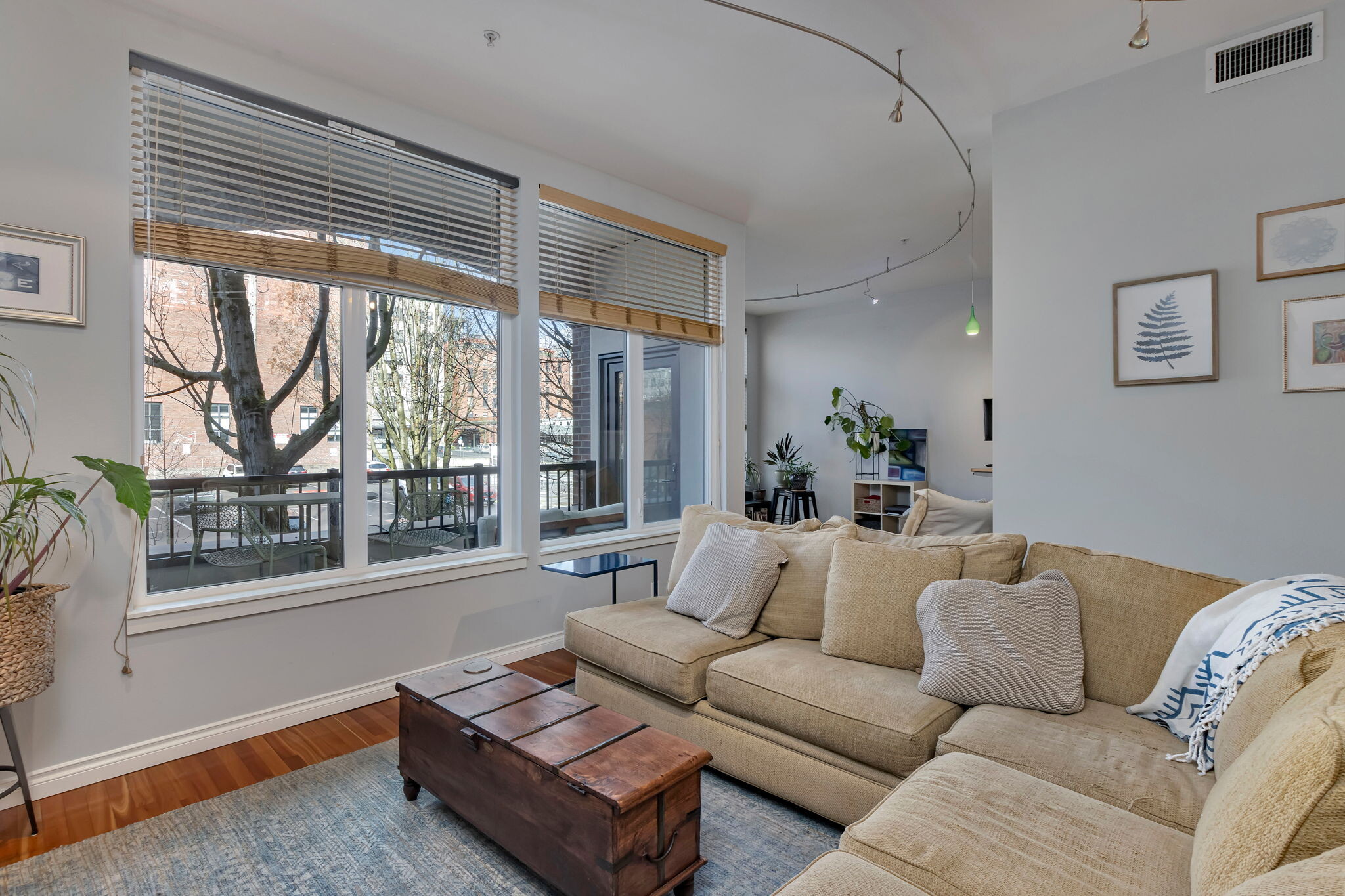 High ceilings - 618 NW 12th Ave