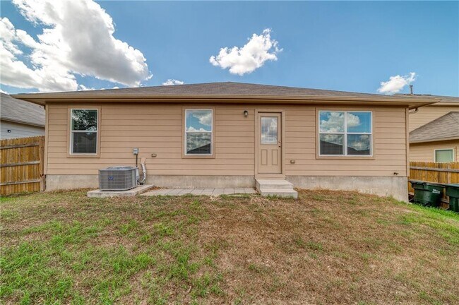 Building Photo - 230 Turtle Crk Dr