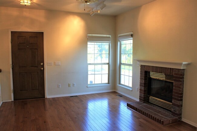 Building Photo - 6990 Los Reyes Cir