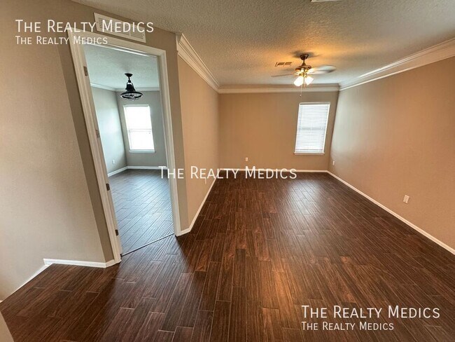 Building Photo - 15764 Ave Of The Arbors