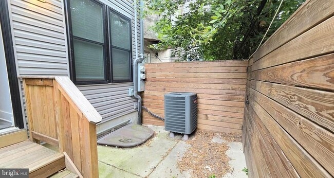 Building Photo - 5233 Chancellor St