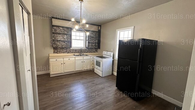 Building Photo - $850 - 1 bedroom / 1 bathroom - Single Family Home
