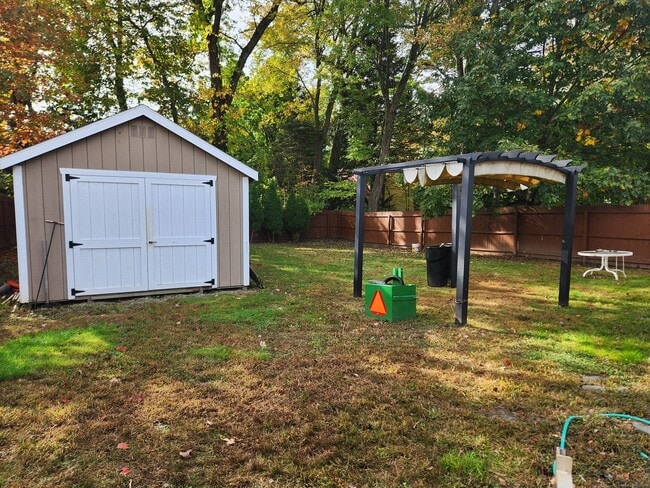 Building Photo - 62 Benton Ln