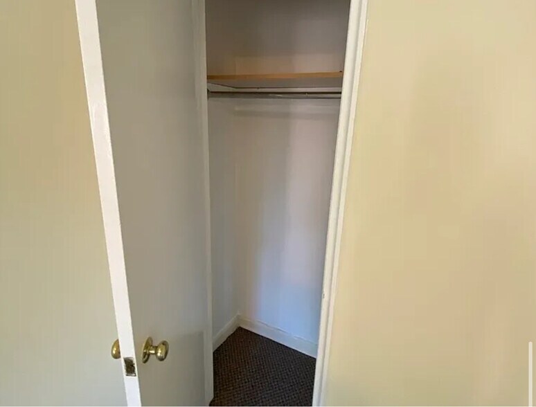 Closet Space - 15470 20th Rd