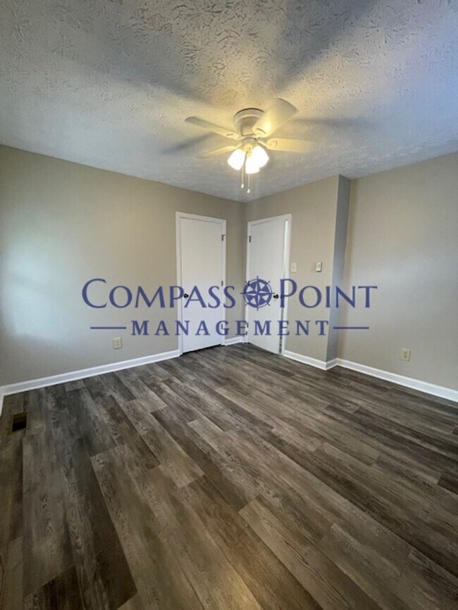 Building Photo - Newly Renovated Just For You!