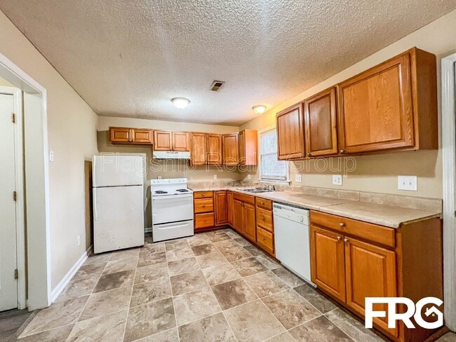 Building Photo - 206 Lindbeth Dr