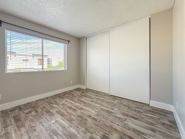 Building Photo - Fantastic condo near ASU!