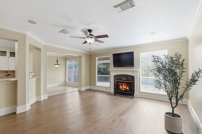 Building Photo - 10138 Bayou Manor Ln