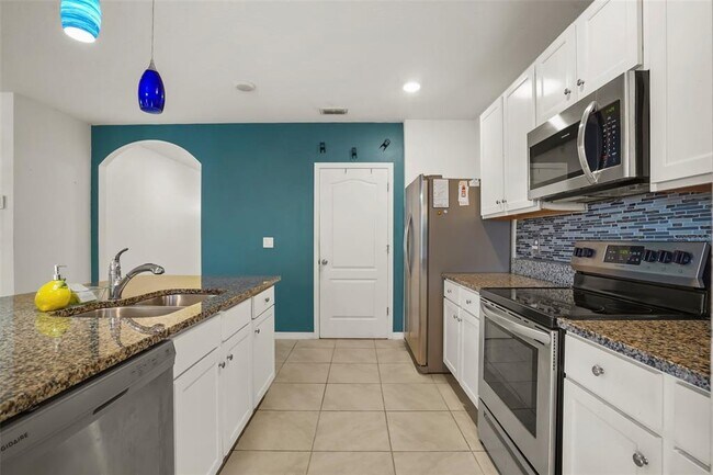 Building Photo - 2443 White Lilly Dr