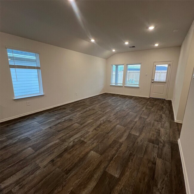 Building Photo - 3822 Zoeys Wy