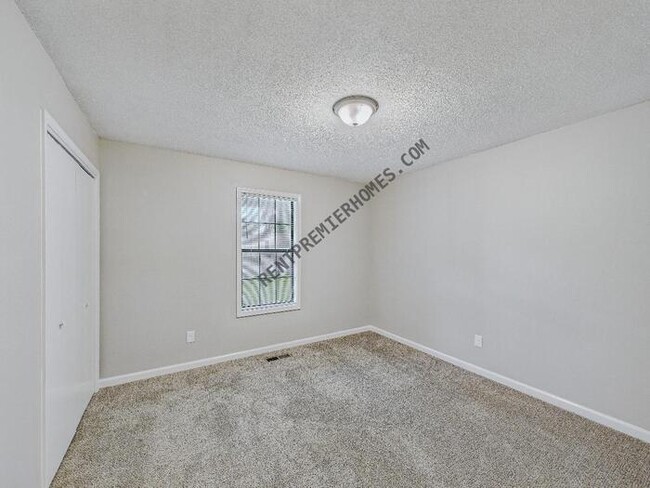 Building Photo - 303 May St