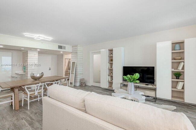 Building Photo - 2301 Collins Ave