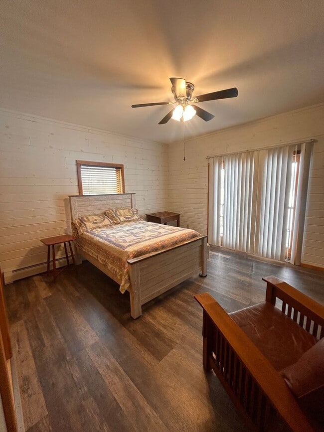 Building Photo - Charming Log Cabin Rental – 3 Bedroom / 2 Bath | Carthage School District