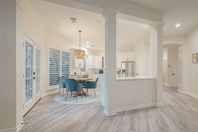 Building Photo - 643 Avery Dr