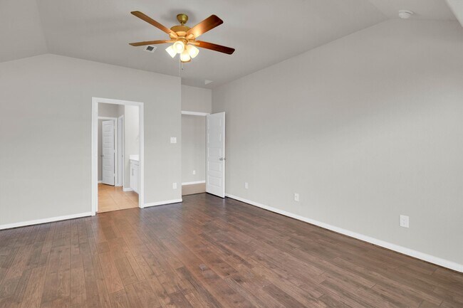 Building Photo - 2421 Bear Crk Dr