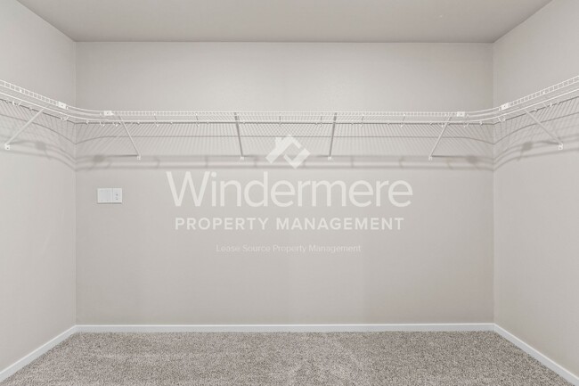 Building Photo - ** MOVE IN SPECIAL ** 1/2 OFF 1ST FULL MON...