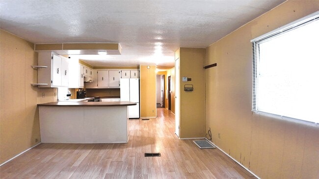 Building Photo - 251 Oakdale Dr