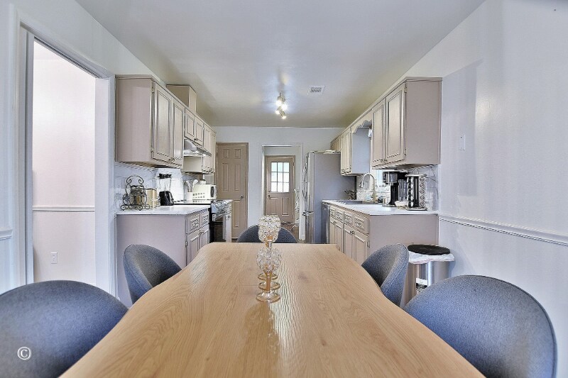 Building Photo - 4660 Woodmere Ln