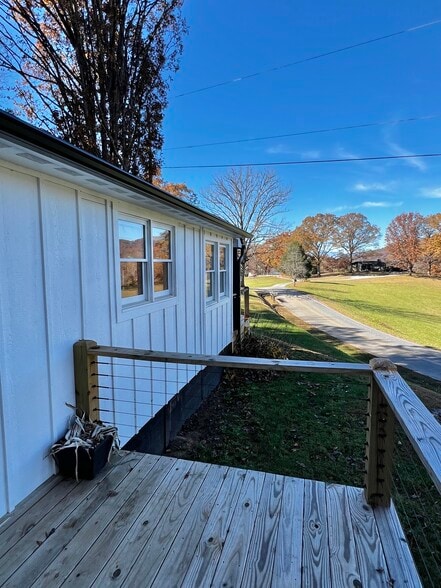 Building Photo - 125 Berry Mountain Rd