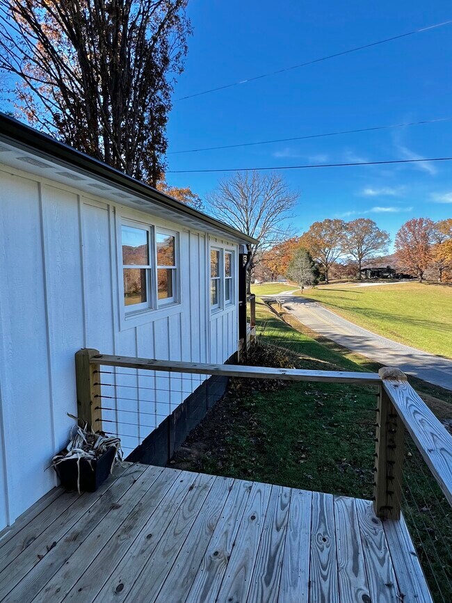 Building Photo - 125 Berry Mountain Rd