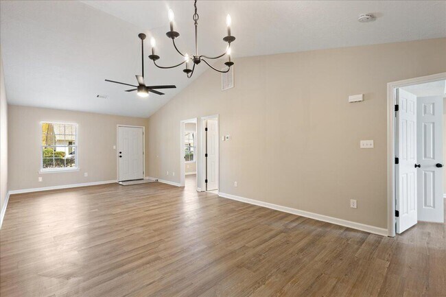 Building Photo - 517 Edgecliff Ln