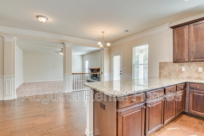 Building Photo - 5014 Vine Ln