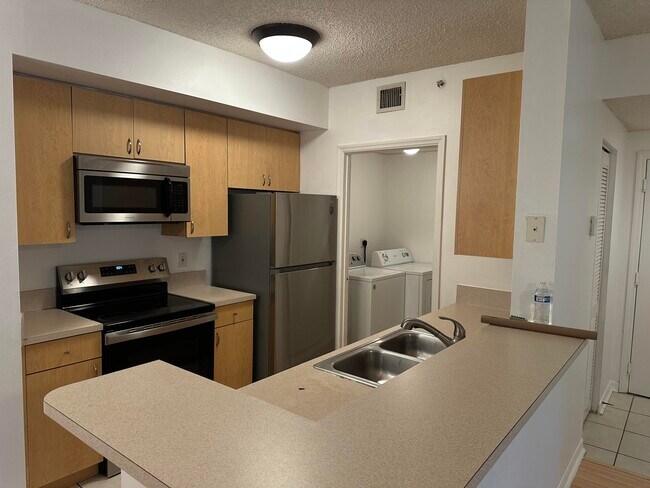 Building Photo - 5032 Lantana Rd
