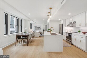 Building Photo - 135 S 19th St