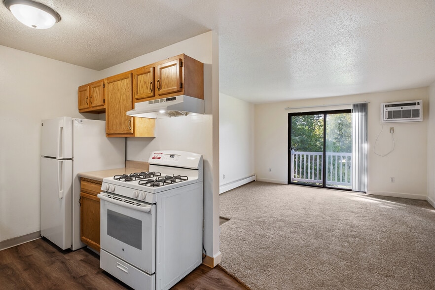 Primary Photo - Crossroads Apartments