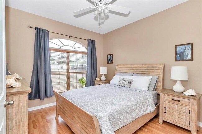 Building Photo - 10372 SW 41st Ct